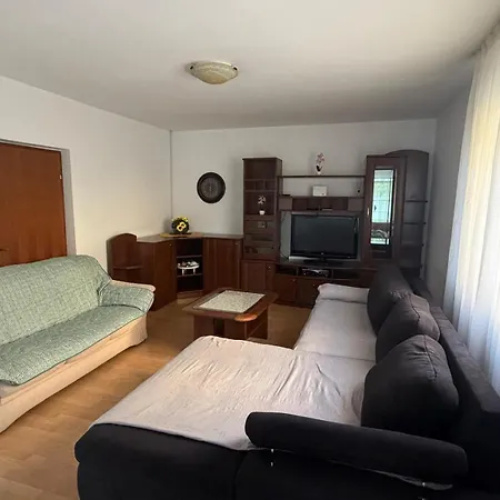 Apartment Apartma Kolatahi 2