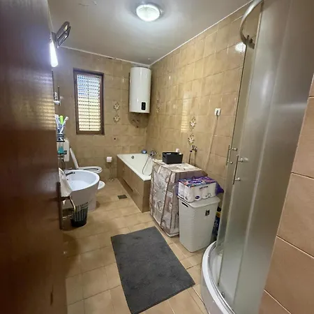 Apartma Kolatahi 2 *