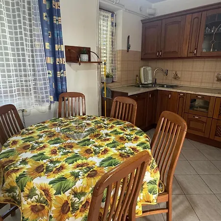 Apartma Kolatahi 2 Apartment *
