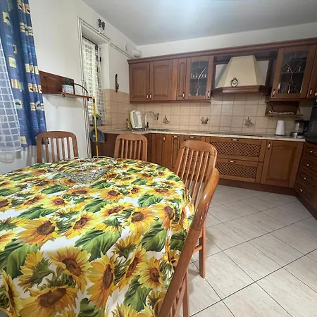 Apartma Kolatahi 2 *